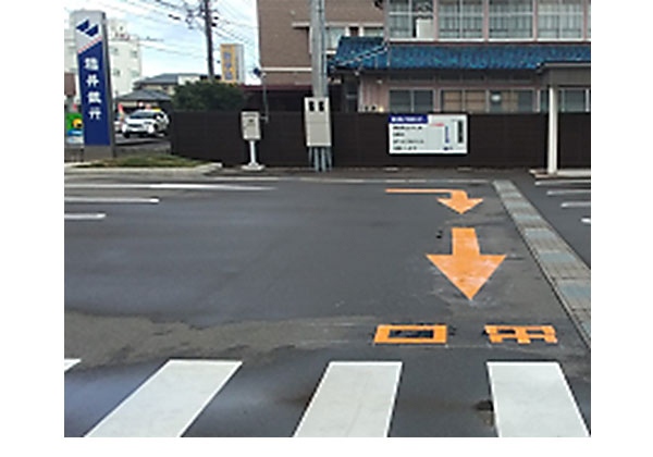 駐車場内矢印イメージ